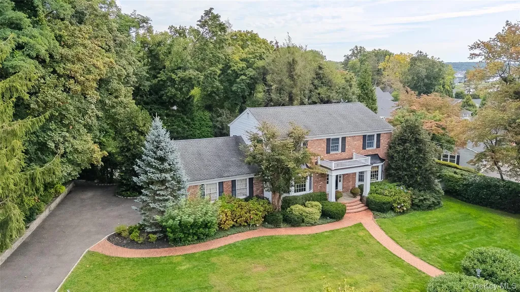336 Bay Avenue Huntington Bay NY 11743