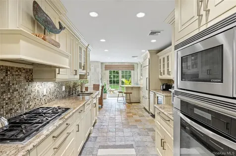 336 Bay Avenue Huntington Bay NY 11743