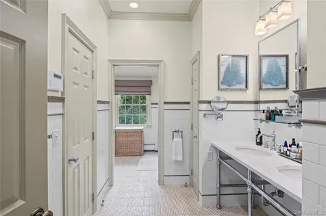 336 Bay Avenue Huntington Bay NY 11743