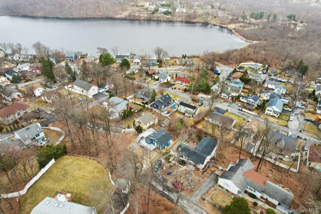 29 Fairway Mahopac NY 10541