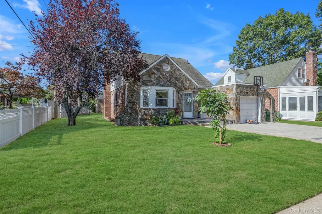 5 Avon Road New Hyde Park NY 11040