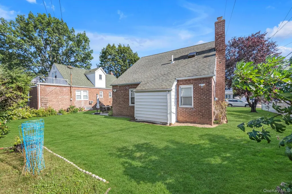 5 Avon Road New Hyde Park NY 11040