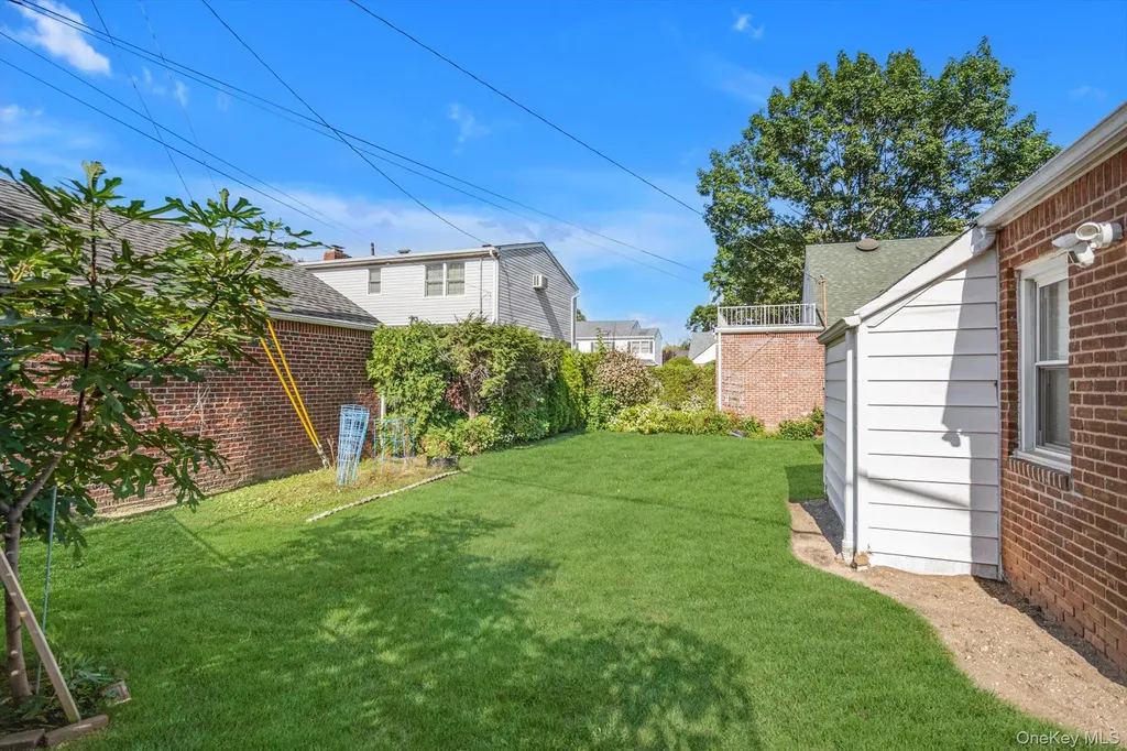 5 Avon Road New Hyde Park NY 11040
