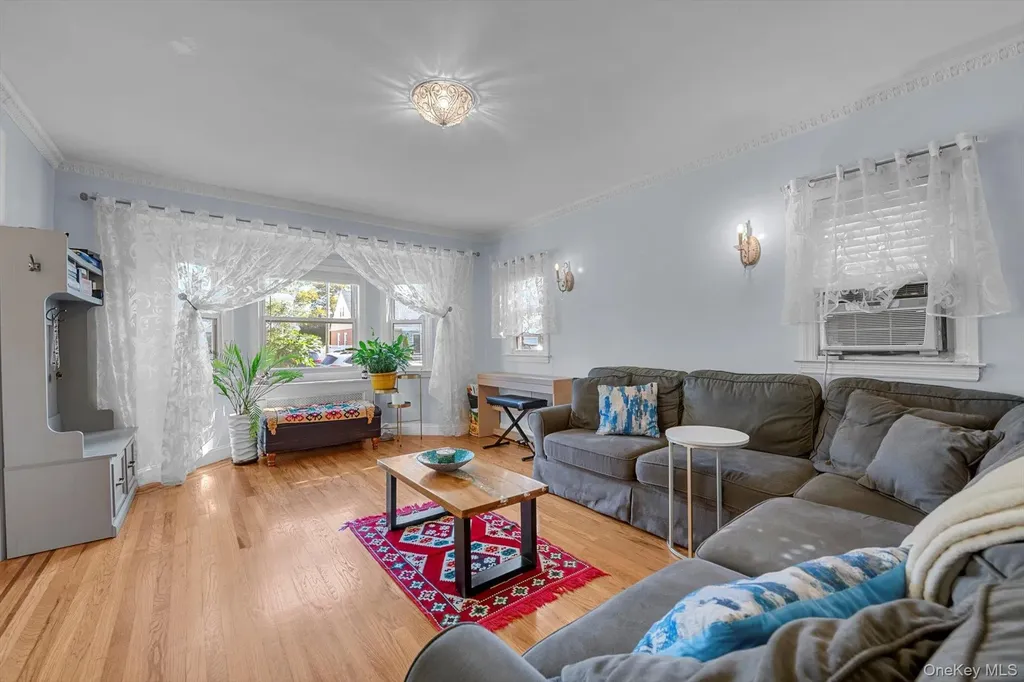 5 Avon Road New Hyde Park NY 11040