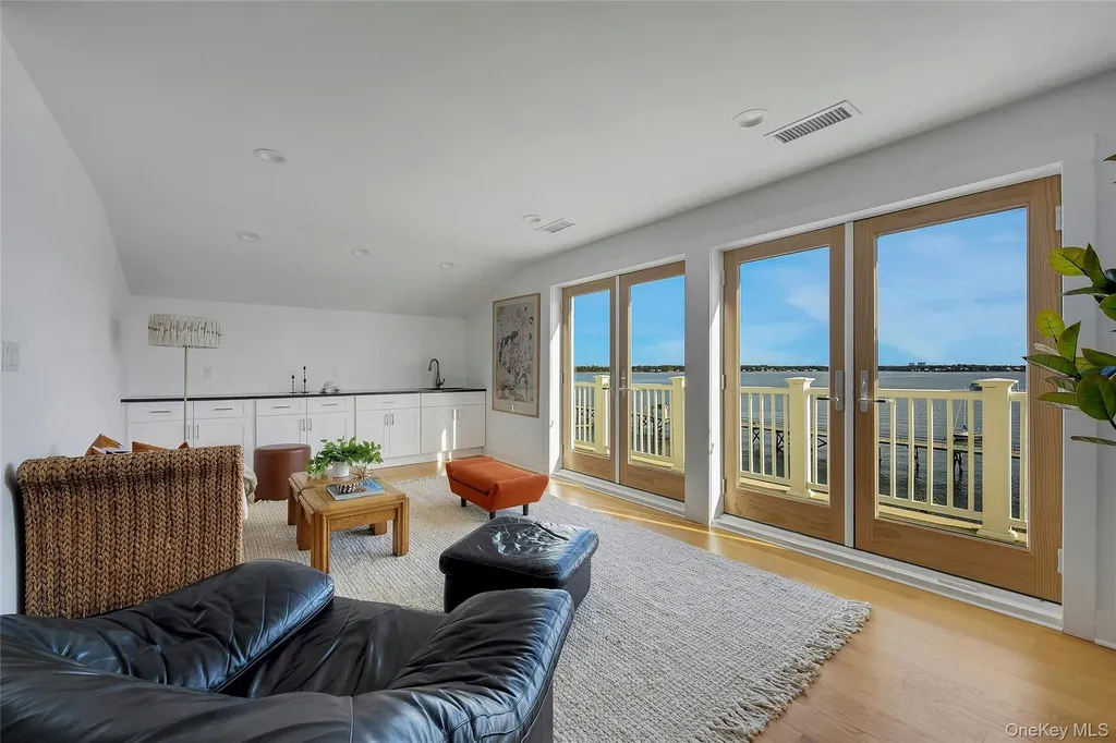 39 Island Point Bronx NY 10464