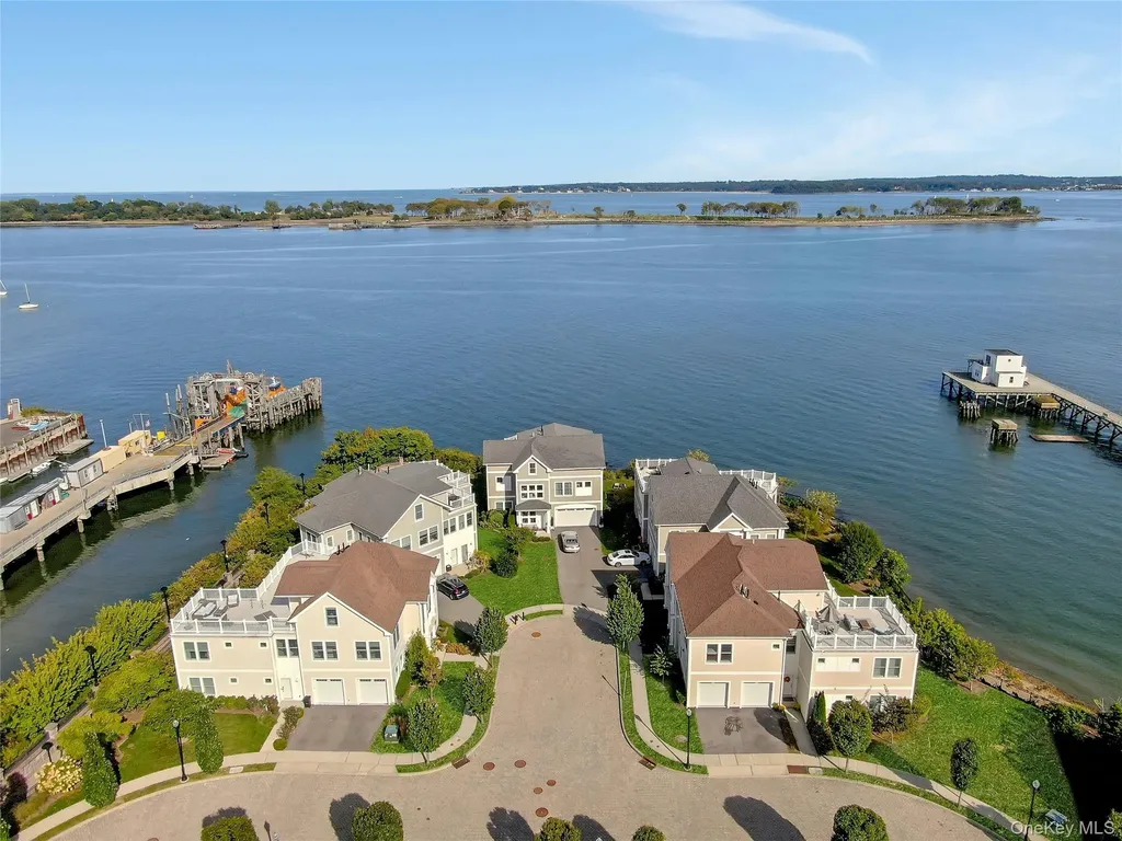 39 Island Point Bronx NY 10464
