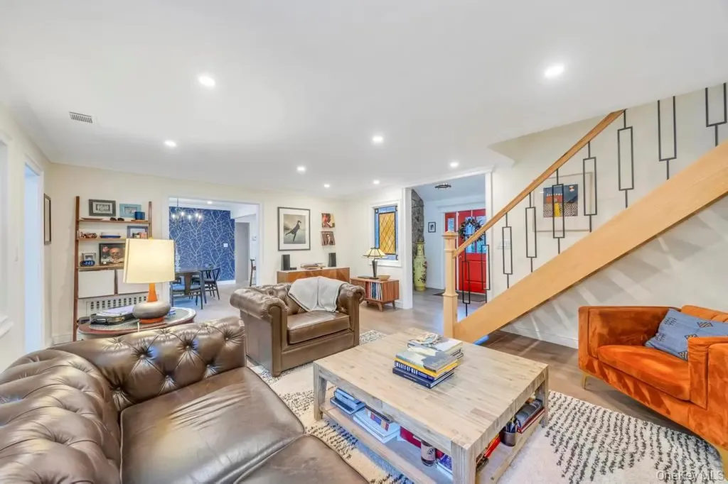12 Teapot Lane Smithtown NY 11787