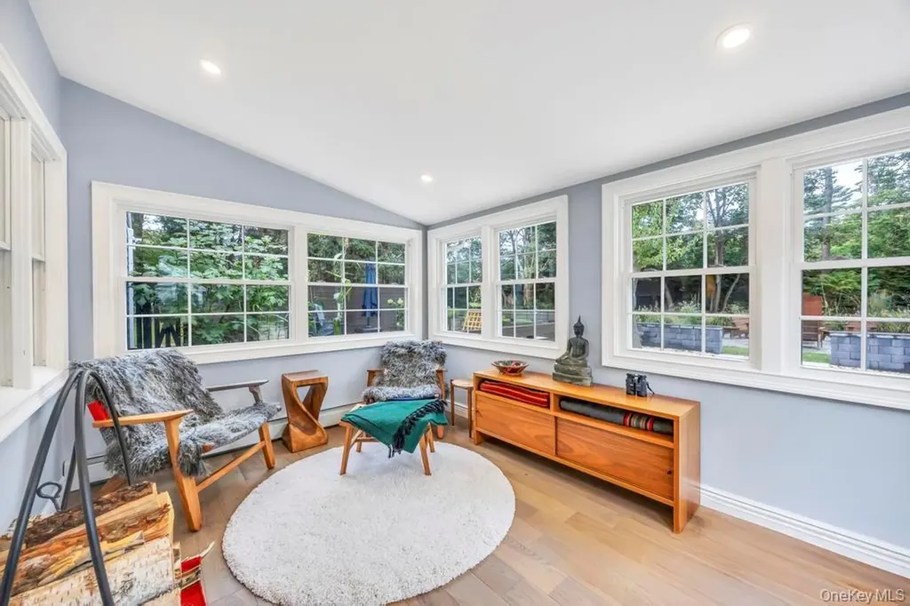 12 Teapot Lane Smithtown NY 11787