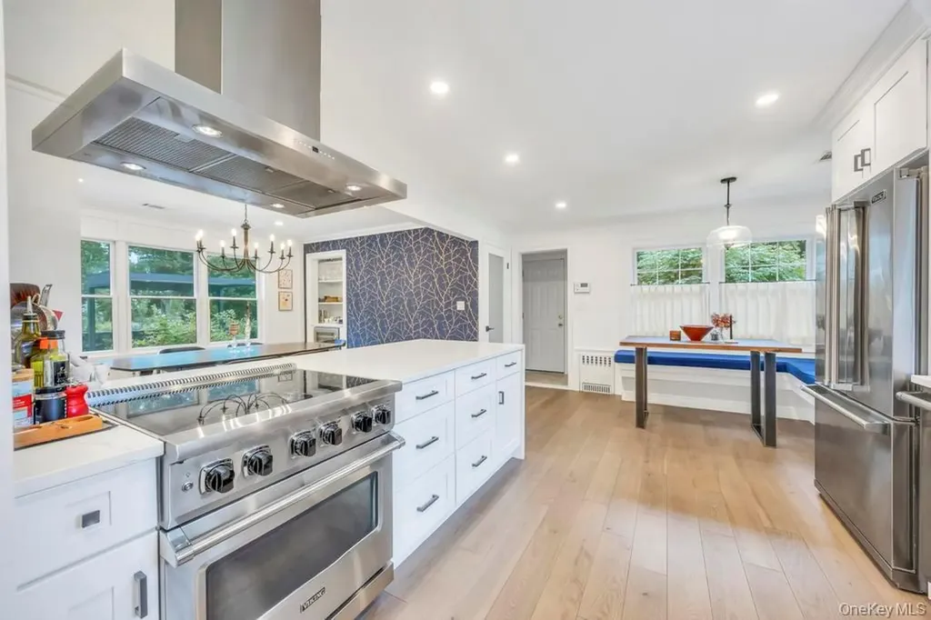 12 Teapot Lane Smithtown NY 11787