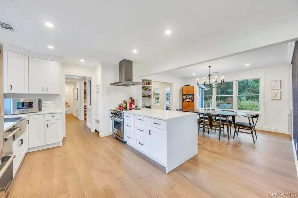 12 Teapot Lane Smithtown NY 11787