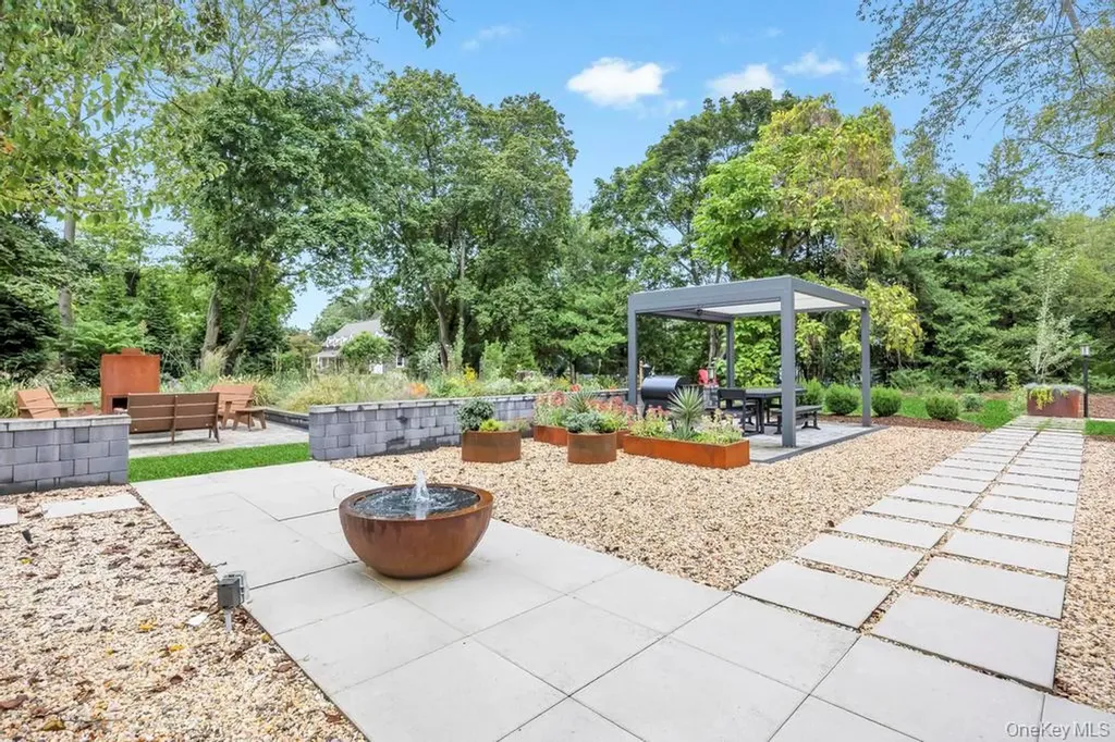 12 Teapot Lane Smithtown NY 11787