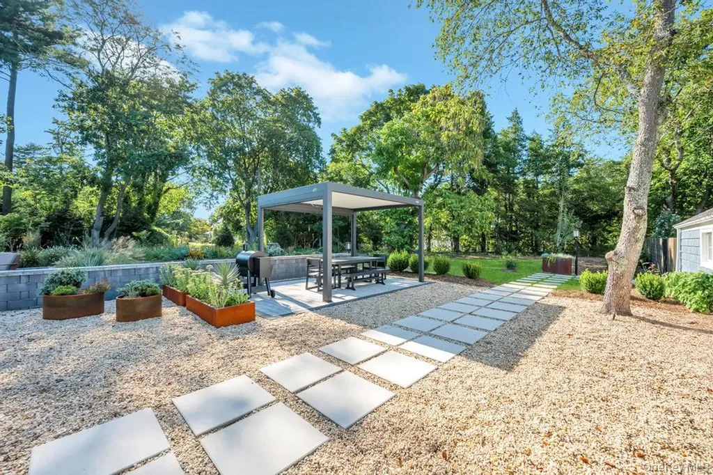 12 Teapot Lane Smithtown NY 11787