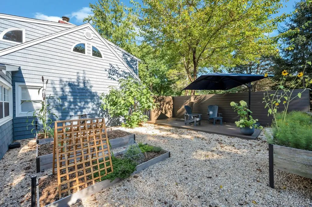 12 Teapot Lane Smithtown NY 11787