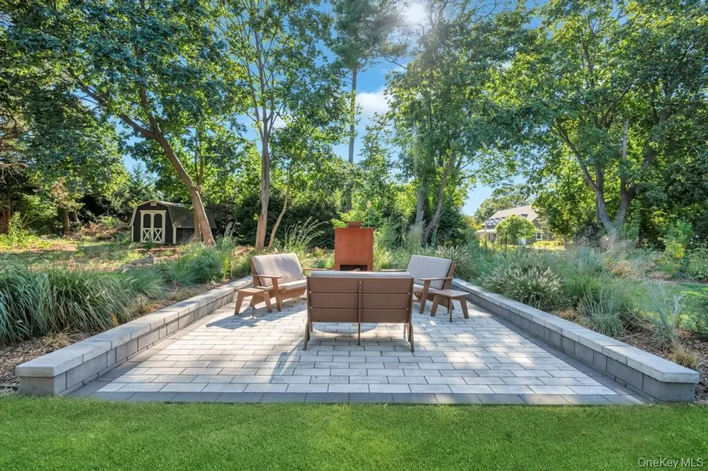 12 Teapot Lane Smithtown NY 11787