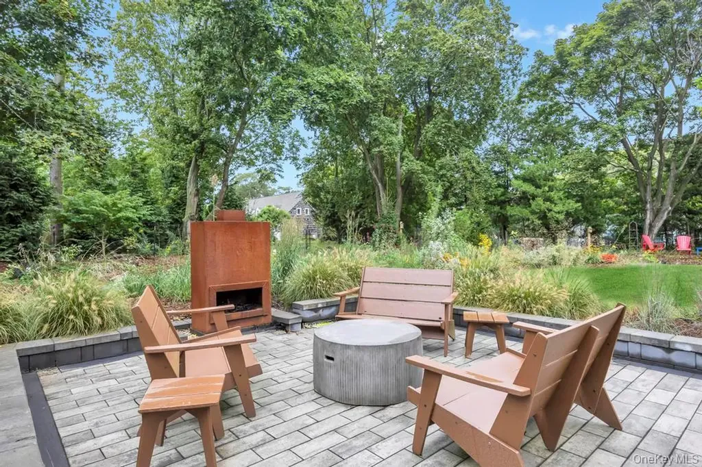 12 Teapot Lane Smithtown NY 11787