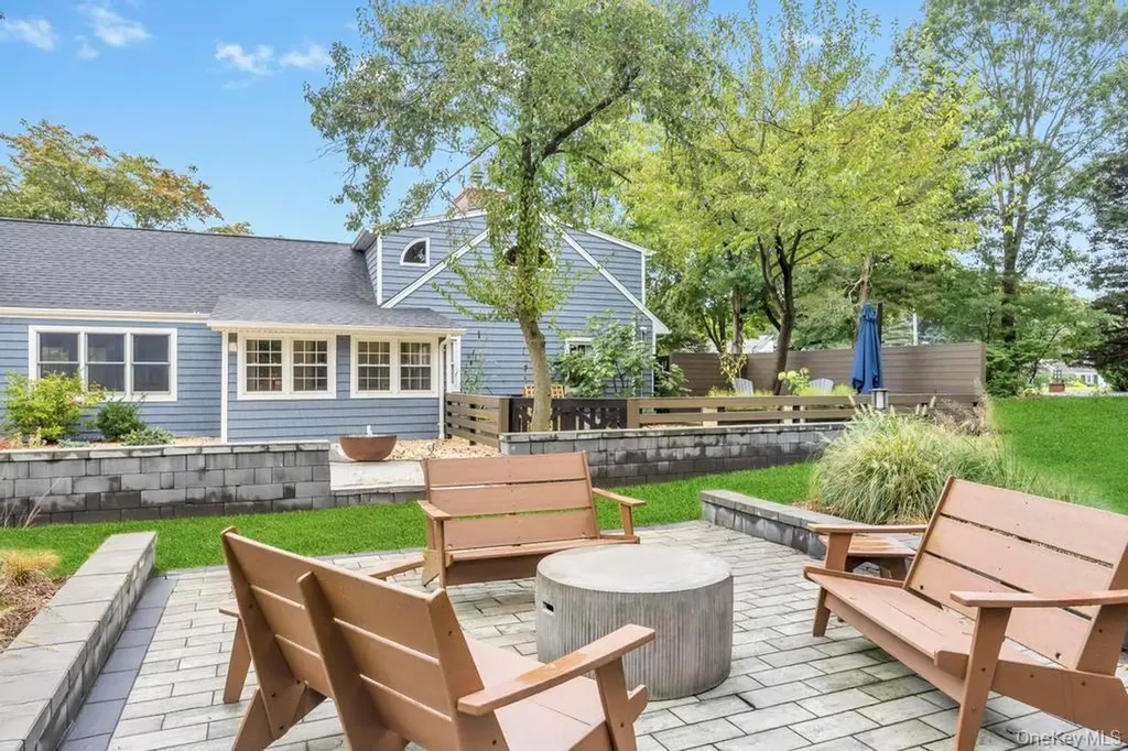 12 Teapot Lane Smithtown NY 11787