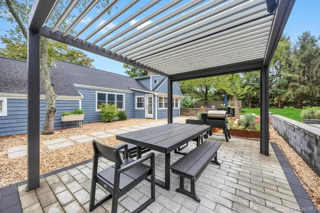 12 Teapot Lane Smithtown NY 11787