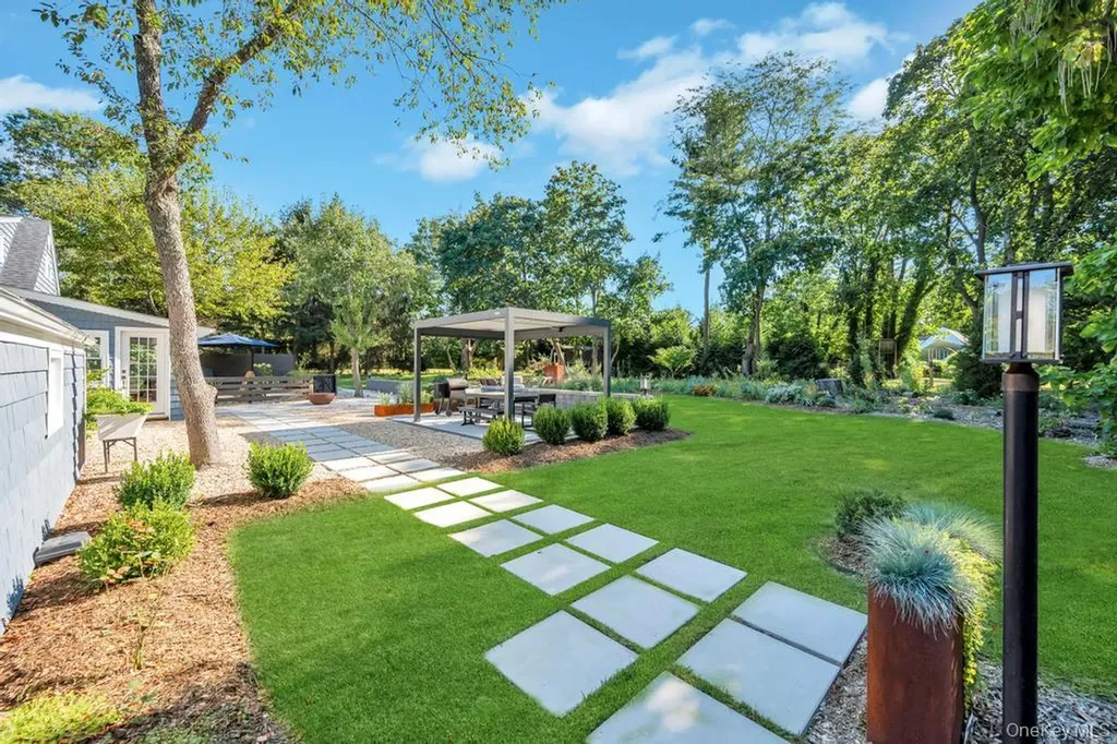 12 Teapot Lane Smithtown NY 11787