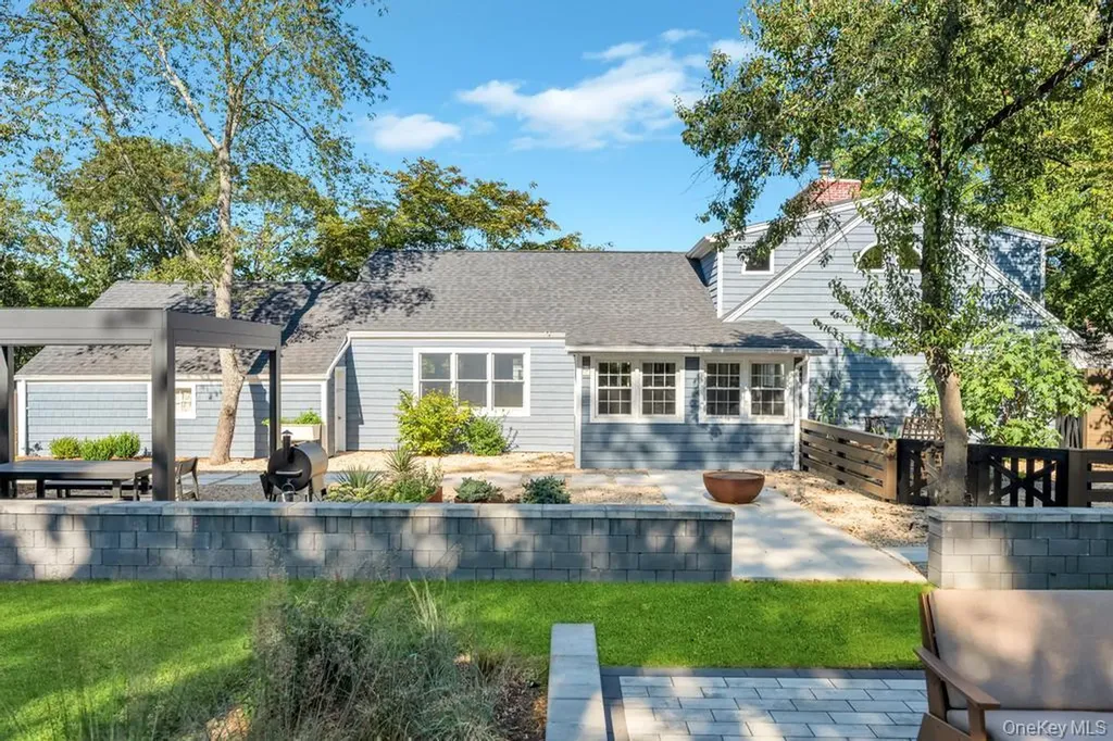 12 Teapot Lane Smithtown NY 11787