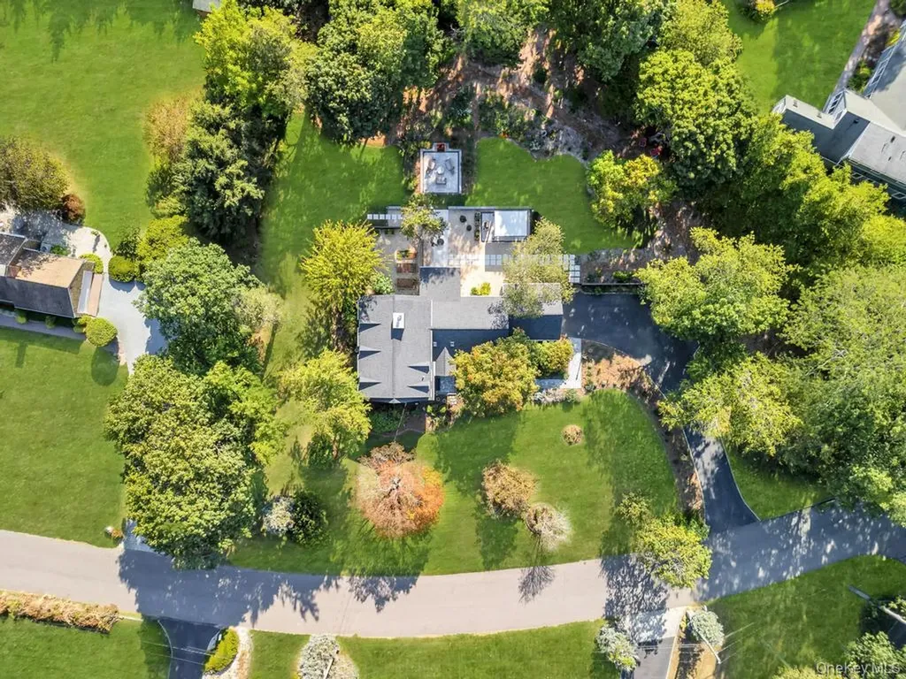 12 Teapot Lane Smithtown NY 11787