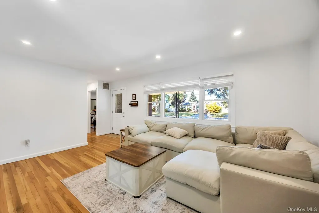 432 Kime Avenue West Islip NY 11795