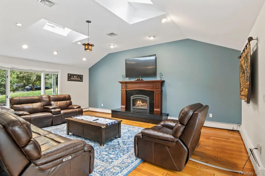 17 Bluebird Lane Huntington NY 11743