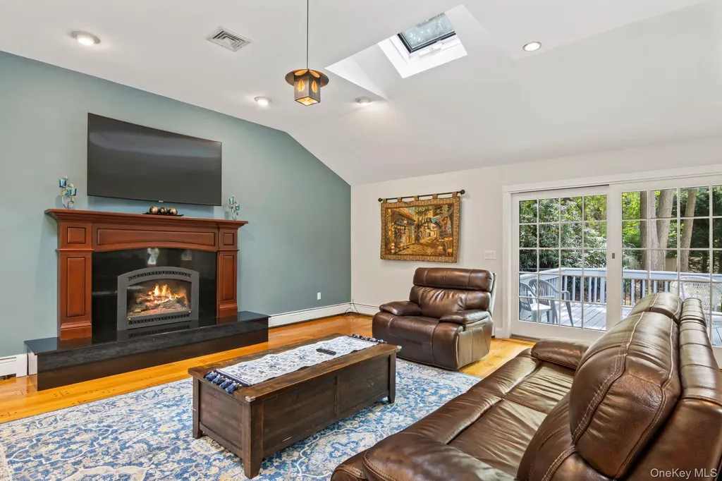 17 Bluebird Lane Huntington NY 11743