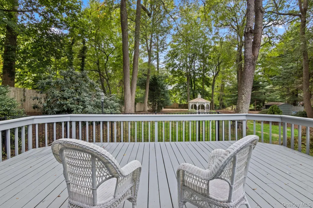 17 Bluebird Lane Huntington NY 11743
