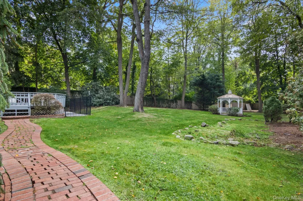 17 Bluebird Lane Huntington NY 11743