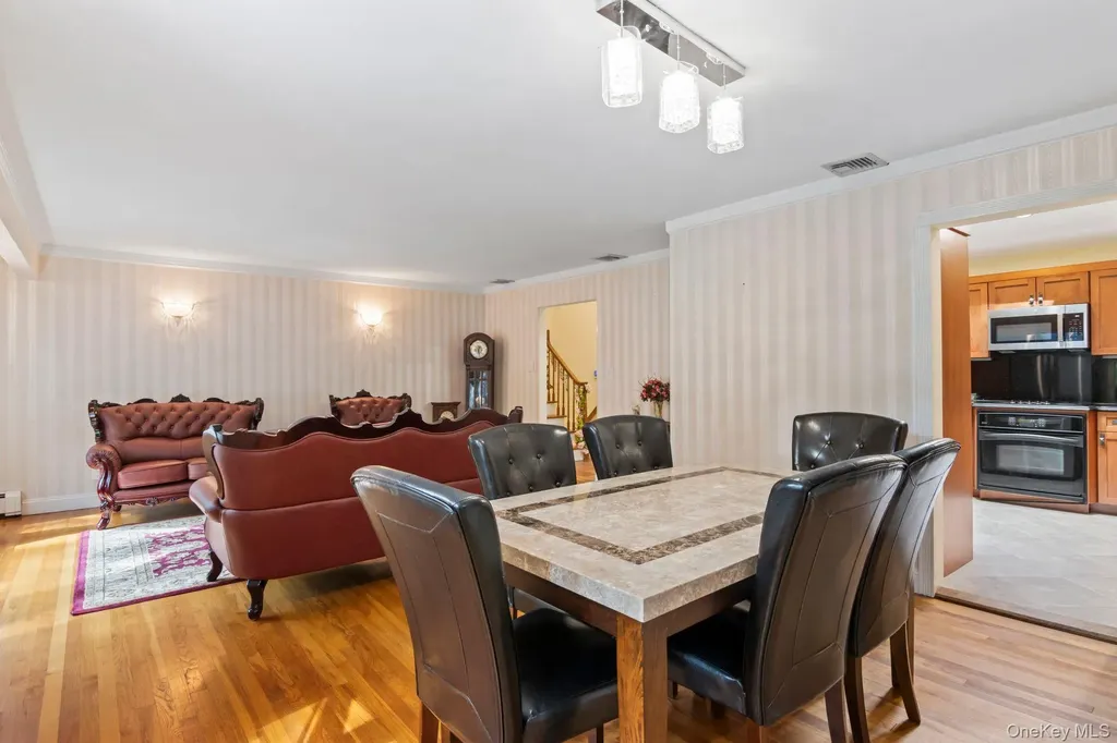 17 Bluebird Lane Huntington NY 11743