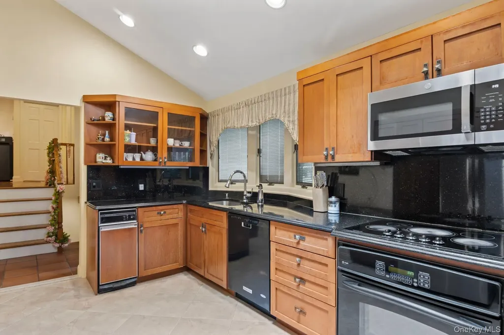 17 Bluebird Lane Huntington NY 11743