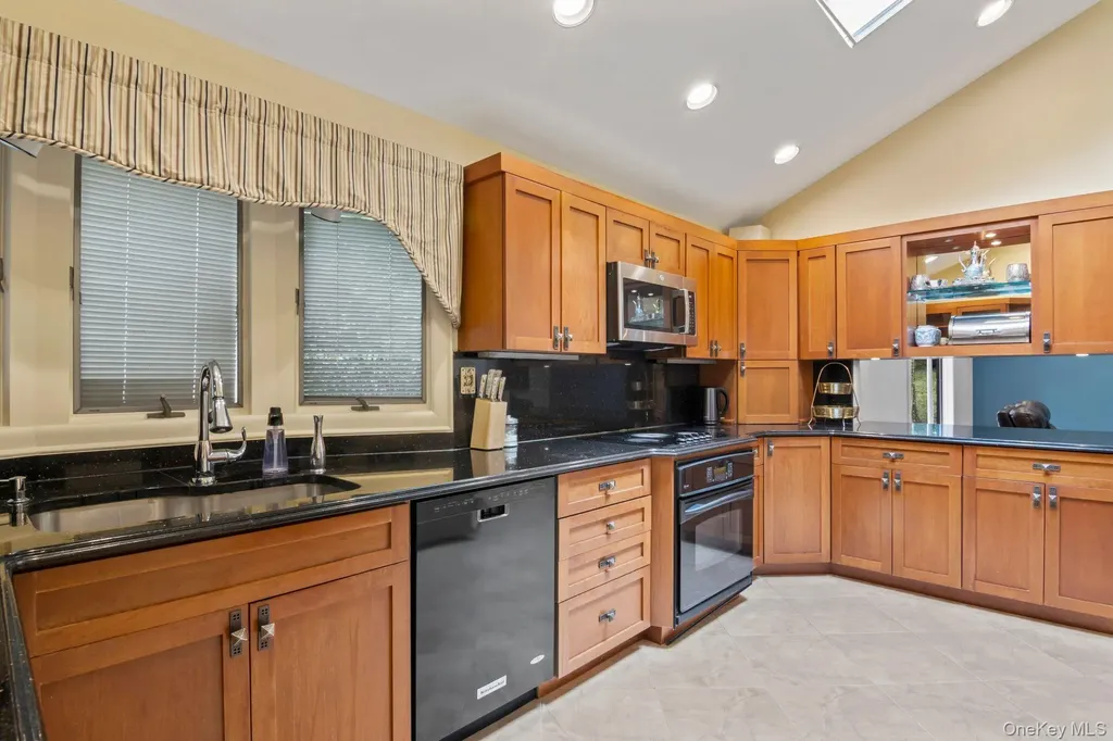 17 Bluebird Lane Huntington NY 11743