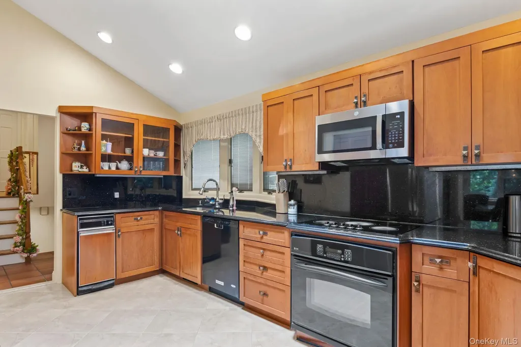 17 Bluebird Lane Huntington NY 11743