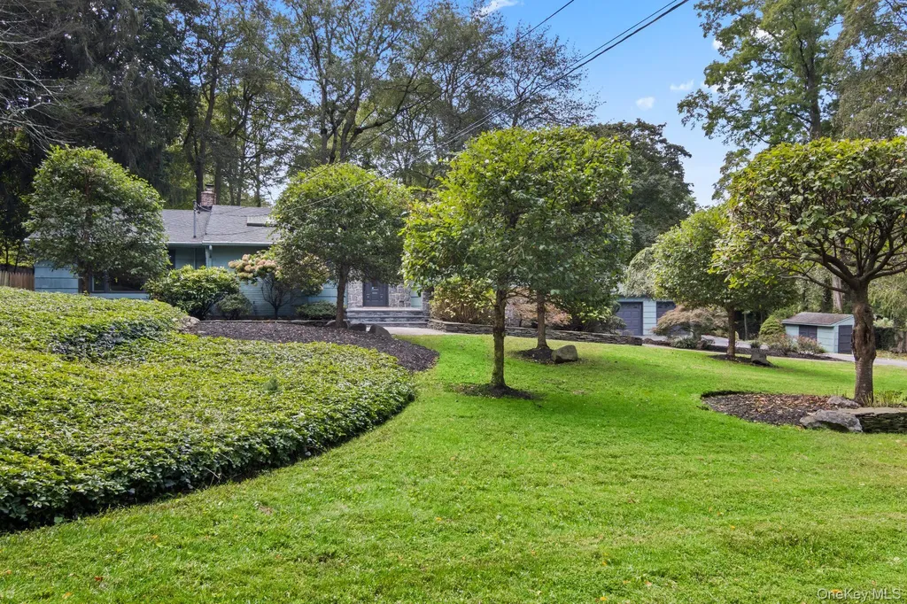 17 Bluebird Lane Huntington NY 11743