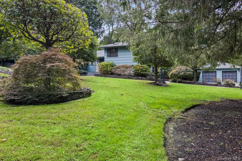 17 Bluebird Lane Huntington NY 11743