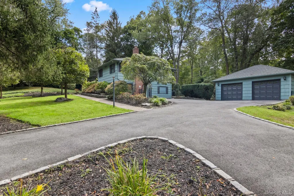 17 Bluebird Lane Huntington NY 11743