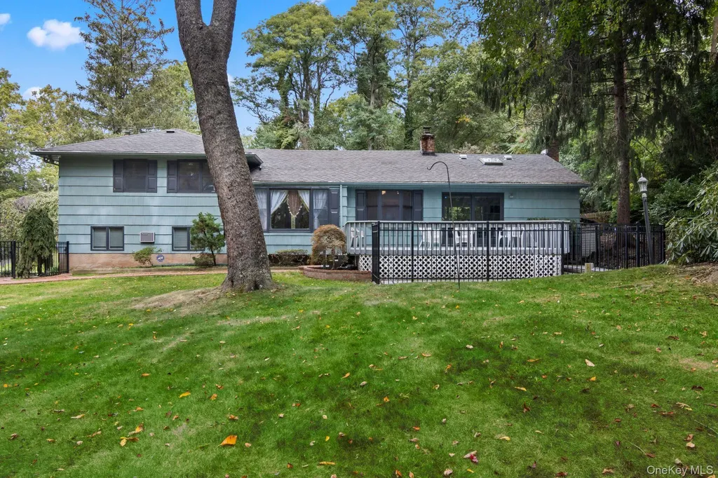 17 Bluebird Lane Huntington NY 11743