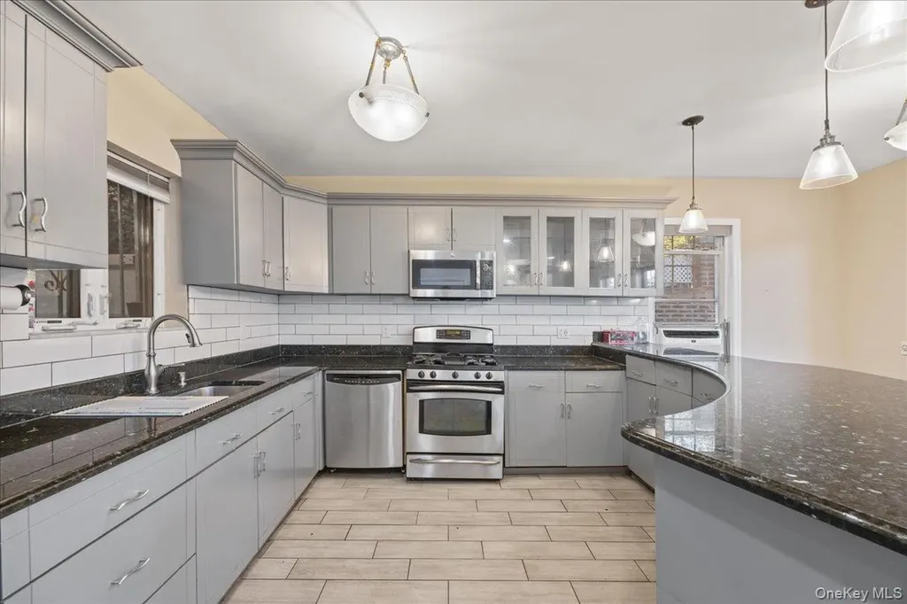 3607 Irwin Avenue Bronx NY 10463