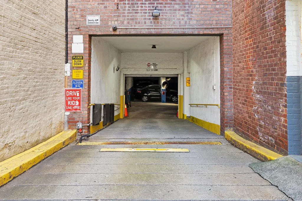 9040 Fort Hamilton Parkway Brooklyn NY 11209