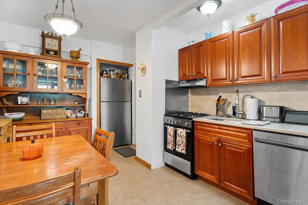 9040 Fort Hamilton Parkway Brooklyn NY 11209