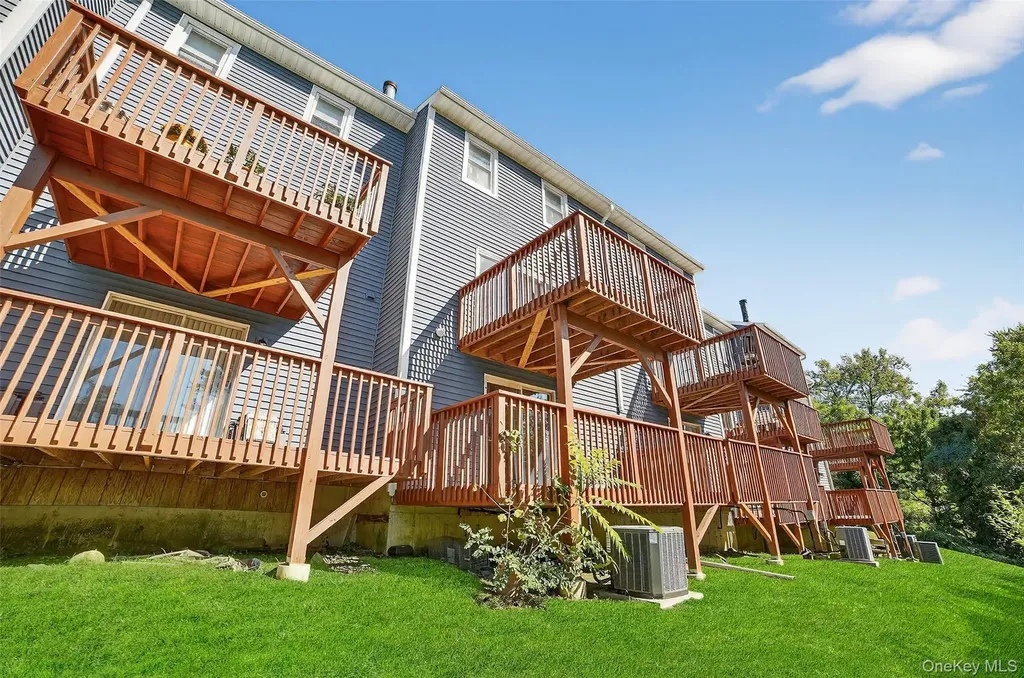 204 Mallard Way Peekskill NY 10566