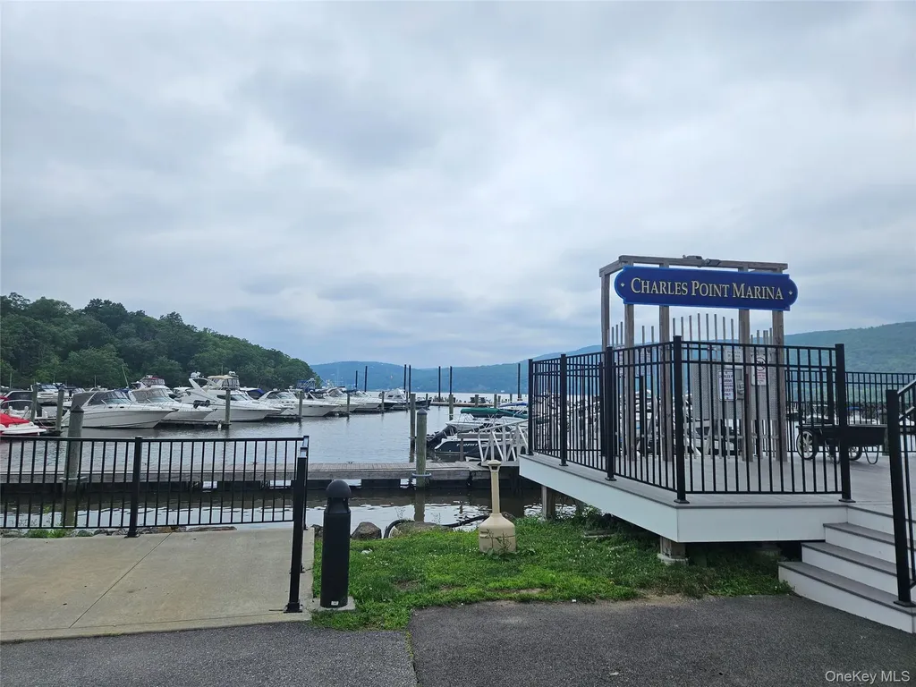204 Mallard Way Peekskill NY 10566