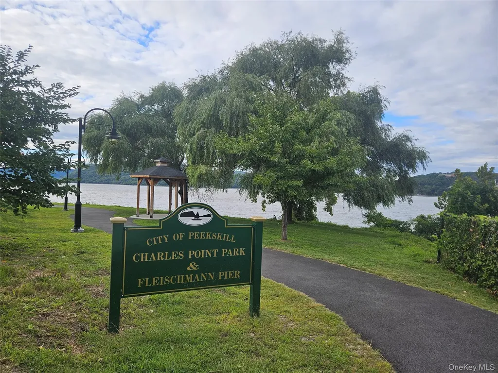 204 Mallard Way Peekskill NY 10566