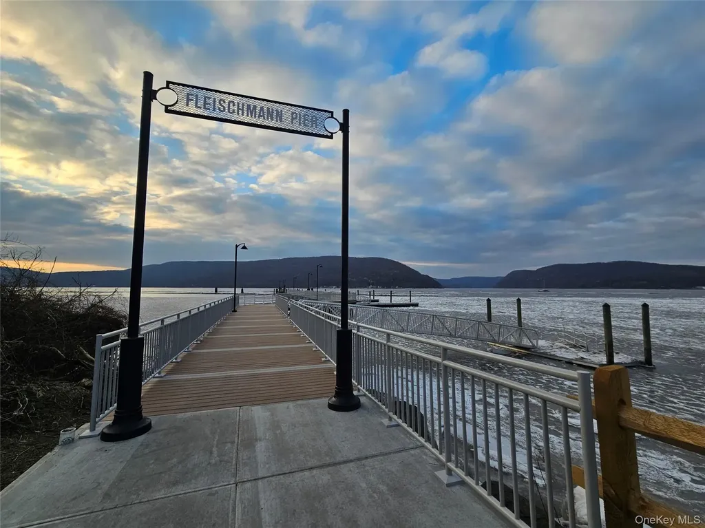 204 Mallard Way Peekskill NY 10566
