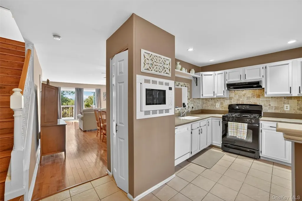 204 Mallard Way Peekskill NY 10566