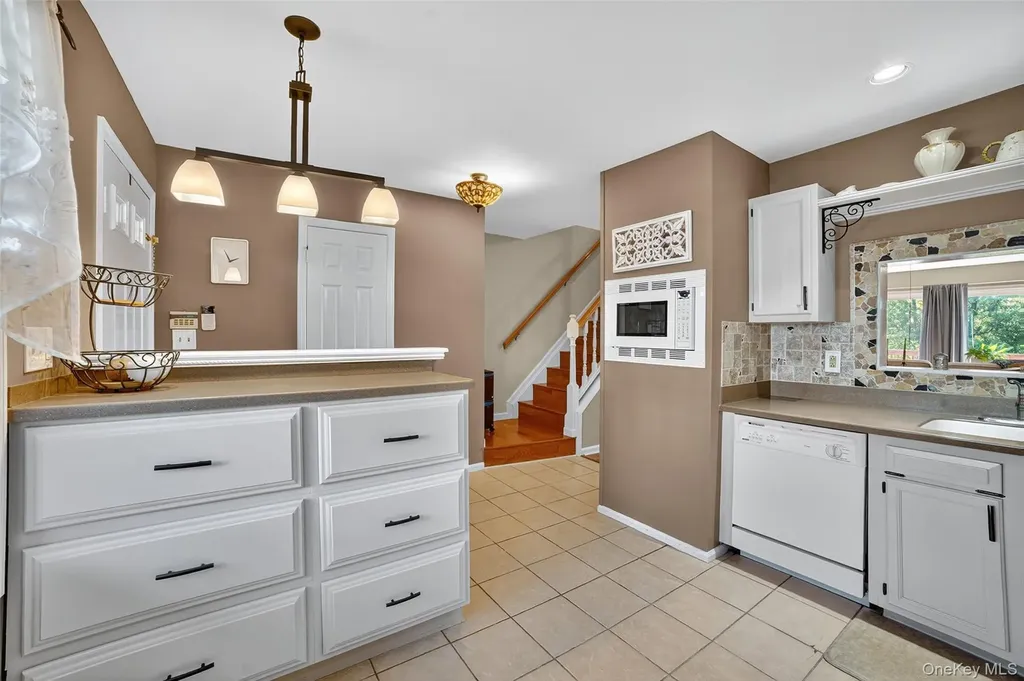 204 Mallard Way Peekskill NY 10566