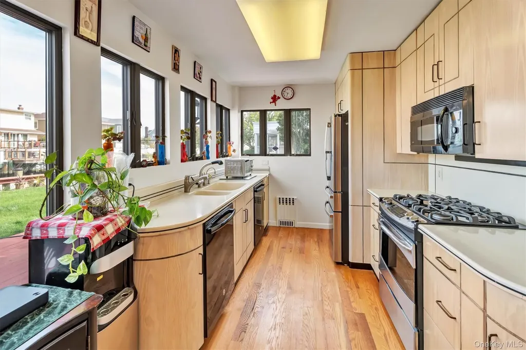 34 W 2nd Street Freeport NY 11520