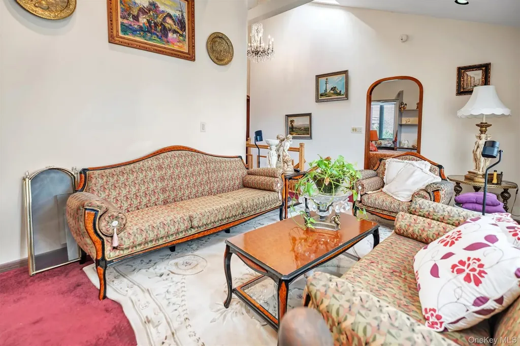 34 W 2nd Street Freeport NY 11520