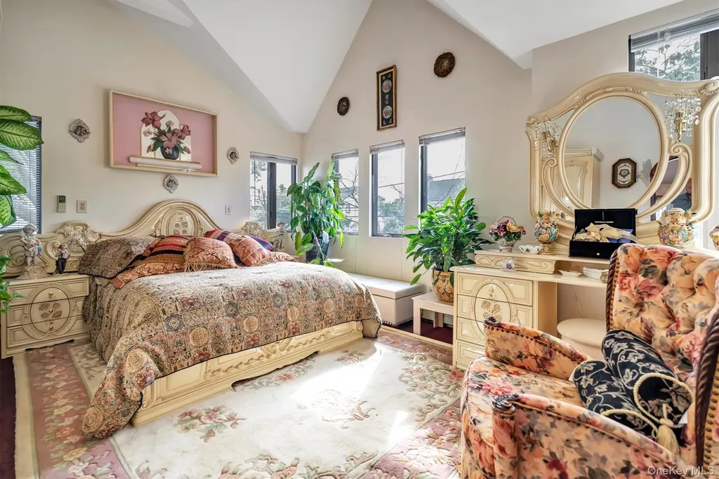 34 W 2nd Street Freeport NY 11520