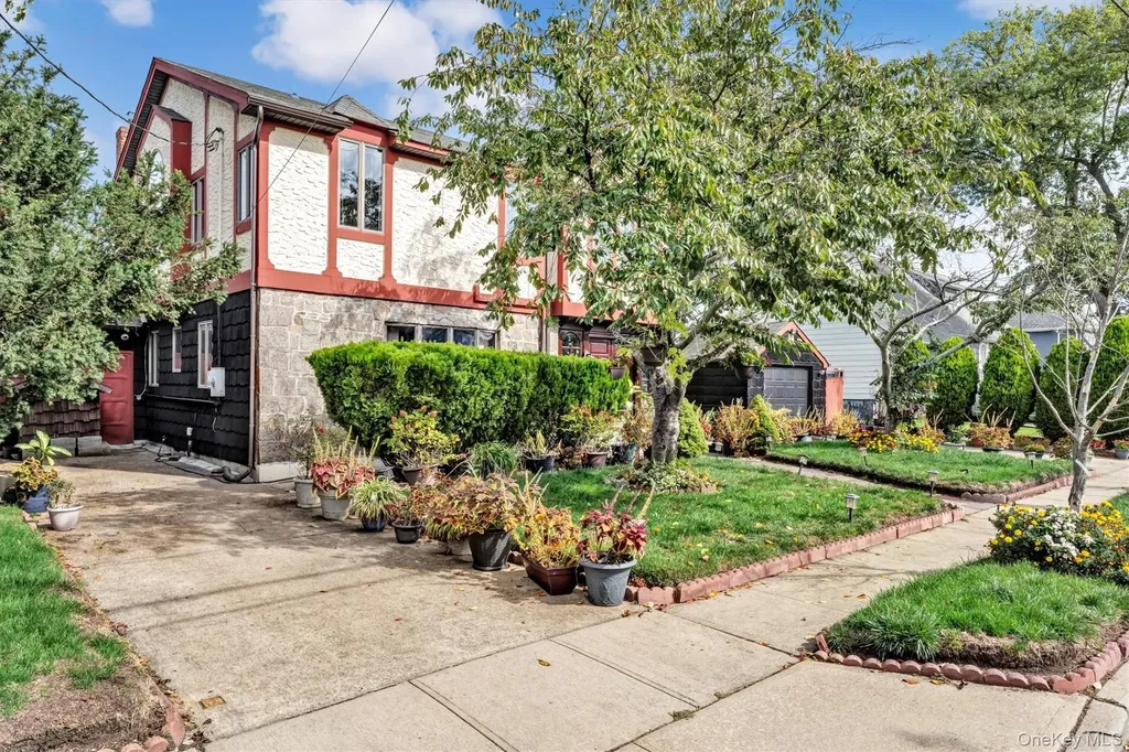 34 W 2nd Street Freeport NY 11520